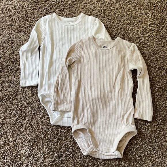 H&M Other - Set of neutral H&M ribbed onesies